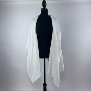 White Shrug from QC Artisan Lucie Bournival - One Size Fits Most